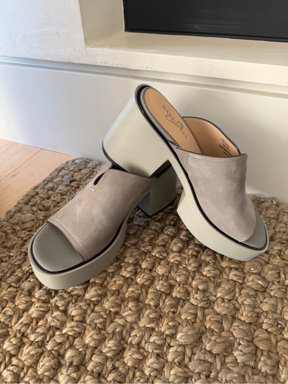 New Freja Naked Feet Women's Gray Suede Platform Comfy Mule $149 retail